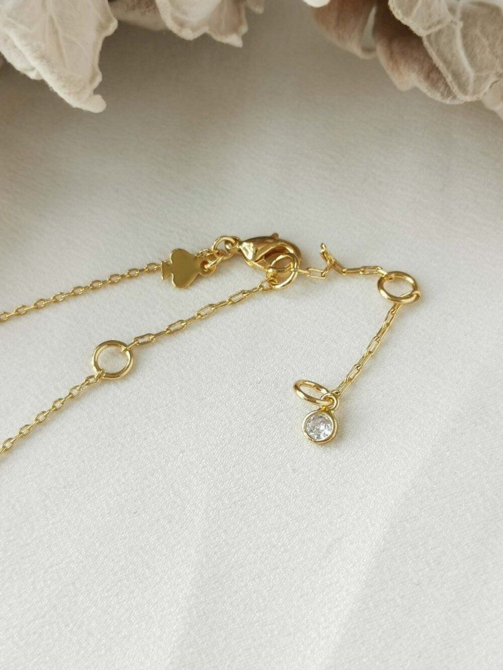 Kate Spade Alice Wonderland Teatime Gold Necklace NEW Perfect condition - Picture 2 of 3